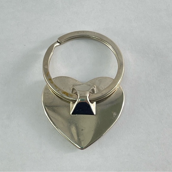 Lexus Heart Keychain with Crystals - Picture 4 of 7